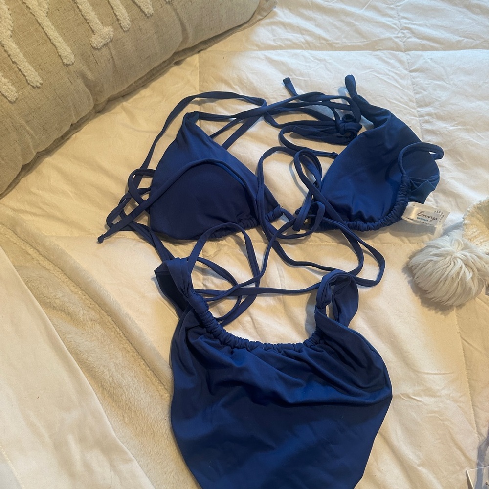Bikini - Picture 5 of 6